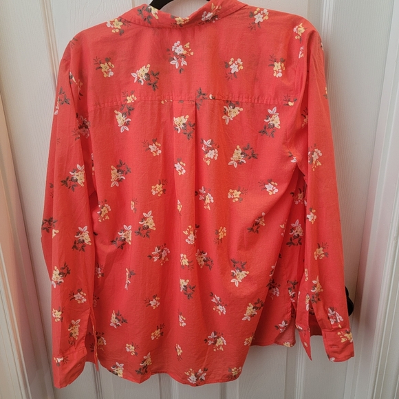 NWT Floral Button Up Shirt - Picture 2 of 3